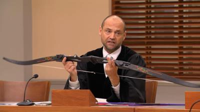 Barbara Salesch: Mit Pfeil und Bogen! Wurde Hausbesetzer von eigener Schwester angeschossen?