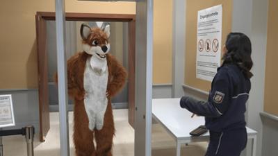 Barbara Salesch: Attacke im Tierkostüm - Streckte Furry-Fan-Girl ihre Konkurrentin mit Bowling-Kugel nieder?