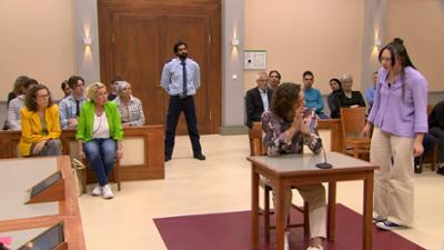 Barbara Salesch: Hat skrupelloser Baufirmenchef arme Witwe aus Wut eingesperrt und traumatisiert, um an ihr Haus zu k