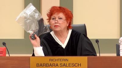 Barbara Salesch: Folge 28: Steckt Juwelier hinter Raubüberfall auf sein eigenes Geschäft?