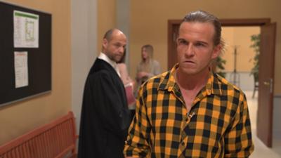 Barbara Salesch: Ist Bauunternehmer in Hochhauswohnung eingebrochen und hat Mieter schwer verletzt?