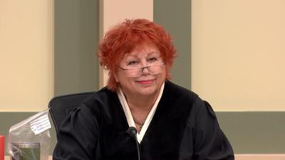 Barbara Salesch: Folge 350: Brandanschlag auf Glückscoach. War es sein größter Kritiker?