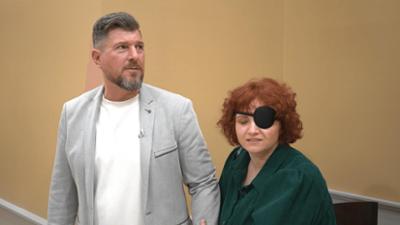 Barbara Salesch: Rätselhafte Explosion - Hat Hobby-Tüftler Nachbarin mit selbstgebauter Drohne angegriffen?