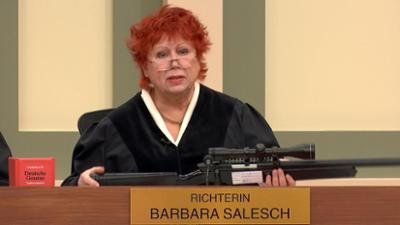 Barbara Salesch: Hat biedere Bankkundin Filiale überfallen und mit Jagdgewehr um sich geschossen?