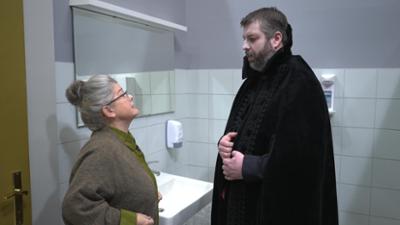 Barbara Salesch: Blutiges Geschütz - Wollte eifersüchtige Vampir-Jägerin ihren Lover töten?