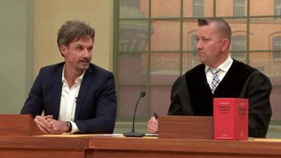 Barbara Salesch: Falsches Bein operiert! Beging eifersüchtiger Arzt absichtlichen Fehler?