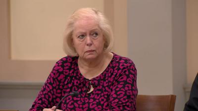 Barbara Salesch: Hat rebellische Rentnerin ihren eigenen Tanzlehrer niedergestreckt?