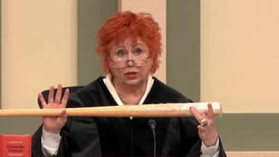 Barbara Salesch: Folge 311: Hat Ladenbesitzer Einbrecher umgebracht?