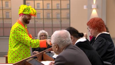 Barbara Salesch: Kündigung kurz vor der Rente! Hat Mitarbeiterin Chef aus Rache vergiftet?