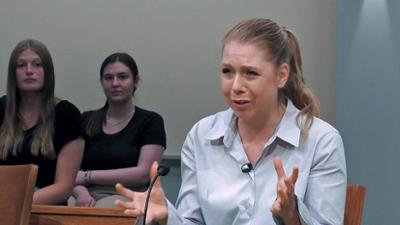 Barbara Salesch: Folge 24: Braut stößt Bräutigam am Hochzeitstag von Aussichtsplattform