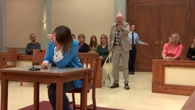 Barbara Salesch: Hat verzweifelte Mutter habgierigen Umzugsunternehmer niedergeschlagen?