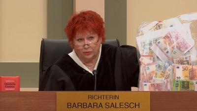 Barbara Salesch: Folge 154: Hat Studentin Falschgeld gedruckt und in Umlauf gebracht?