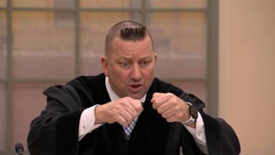 Barbara Salesch: Verletzte Busfahrer seine Angebetete mit Säure, um sie zu halten?