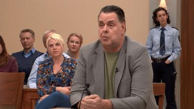 Barbara Salesch: K.o. auf der Firmenfete. Hat Kollege im Hummerkostüm ganze Abteilung betäubt und den Tresor ausgera