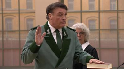 Barbara Salesch: Hat Schützenkönig Konkurrentin angefahren und Fahrerflucht begangen?