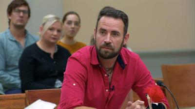 Barbara Salesch: Folge 217: Hat Puppenspieler seine ehemalige WG abgefackelt?
