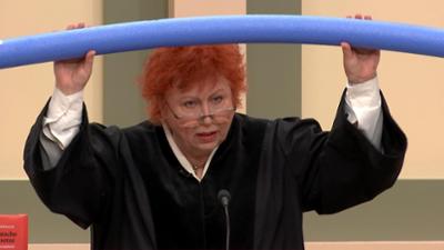 Barbara Salesch: Folge 310: Stellte Bademeister Nacktvideos von Gästen ins Netz?