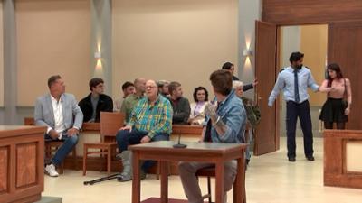 Barbara Salesch: Verhasster Fahrlehrer mit Auto angefahren: Rache einer frustrierten Fahrschülerin?