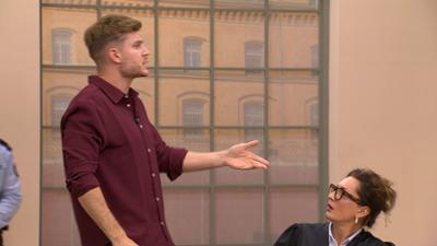 Barbara Salesch: In letzter Sekunde gerettet! Wer wollte dominante Polizistin durch Brandstiftung töten?