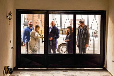 Buying Blind: Staffel 1, Folge 1: Esther und Adrian