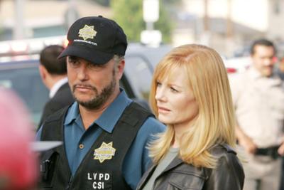 CSI: Den Tätern auf der Spur: Staffel 6, Folge 7: Im Kugelhagel - Teil 1