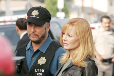 CSI: Den Tätern auf der Spur: Staffel 6, Folge 7: Im Kugelhagel - Teil 1