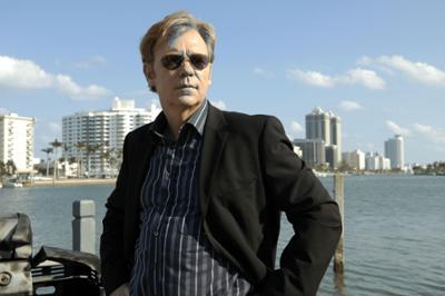 CSI: Miami: Staffel 4, Folge 23: Sterne verglühen