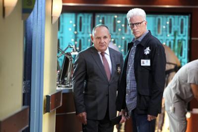 CSI: Vegas: Staffel 14, Folge 3: Heuern und - Feuer