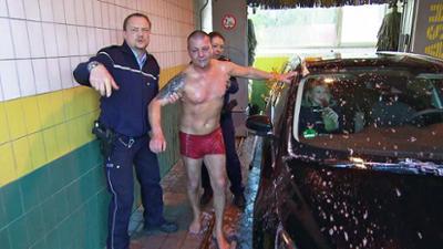 Der Blaulicht Report: Folge 65: Halbnacktem Macho wird der Kopf gewaschen