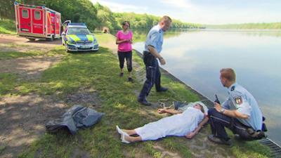 Der Blaulicht Report: Folge 8: Joggerin entdeckt Braut in Müllsack / Versteckte Kamera