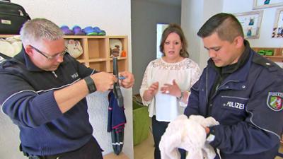 Der Blaulicht Report: Kleiner Junge bringt Waffe mit in Kindergarten / Wütende Ehefrau macht unglaubliche Entdeckung