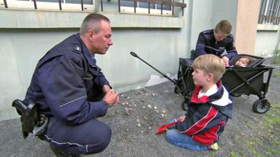 Der Blaulicht Report: Folge 19: 6-Jähriger will in Gefängnis einbrechen / Hilferuf im Eierkarton