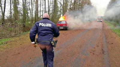 Der Blaulicht Report: Folge 33: Brennender Pkw und vermisstes Kind beschäftigen Polizei