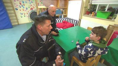 Der Blaulicht Report: Folge 40: 8-Jähriger will freiwillig ins Kinderheim / ONS führt zu Verbrechen