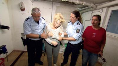 Der Blaulicht Report: Folge 41: Frau wird von blutverschmierter Autofahrerin angefahren