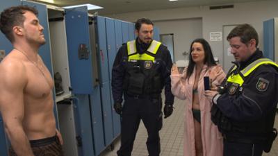 Der Blaulicht Report: Folge 69: Beklaut im Bikini / Unter Beobachtung