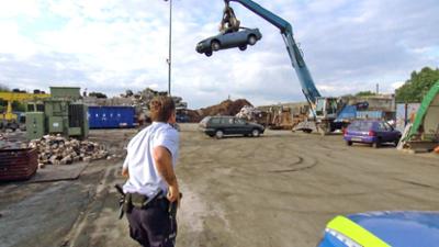 Der Blaulicht Report: Folge 64: Verrückter lässt Auto auf Auto krachen
