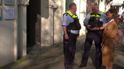 Der Blaulicht Report: Folge 11: Alarm in der Arztpraxis / Der Rosenkrieg