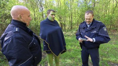 Der Blaulicht Report: Baby auf Grab stellt Polizei vor Rätsel / Froschmann löst Polizeieinsatz aus