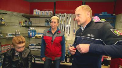 Der Blaulicht Report: Folge 21: Mutter lässt kleinen Jungen an Tankstelle zurück