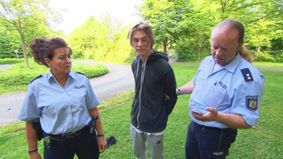 Der Blaulicht Report: Missglückter Enkeltrick ruft Polizisten auf den Plan / Hilfeschreie aus dem Gullydeckel