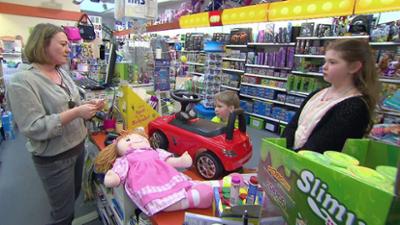 Der Blaulicht Report: Folge 8: Kinder wollen mit Falschgeld Spielzeug kaufen