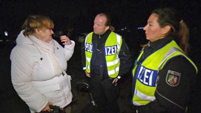 Der Blaulicht Report: Folge 58: Oma entdeckt blutüberströmte 16-Jährige / Imbissräuber verschwindet spurlos