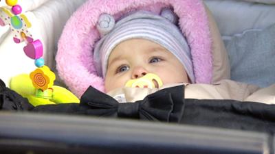 Der Blaulicht Report: Folge 32: Kinderwagen ist an Laternenmast gekettet