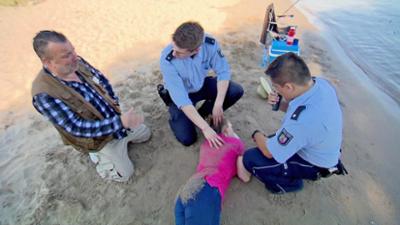 Der Blaulicht Report: Folge 31: Schwangere Frau wird von Angler aus Fluss gerettet