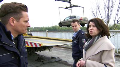 Der Blaulicht Report: Folge 80: Auto hängt am Abschlepphaken