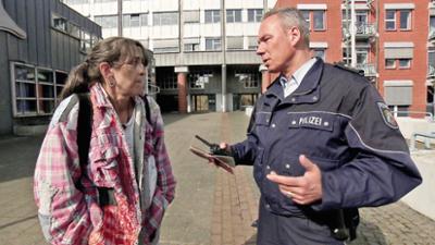 Der Blaulicht Report: Postbote wird als Samenspender missbraucht / Überfall beim Zelten