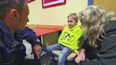 Der Blaulicht Report: Folge 38: Kind malt Bild mit 7 Vätern
