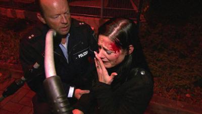 Der Blaulicht Report: Folge 1: Frau in Telefonzelle gefangen