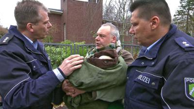 Der Blaulicht Report: Folge 2: Friedhofsgärtner findet Baby